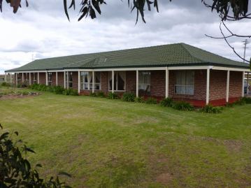 LOVELY FAMILY HOME ON 5 ACRES  Properties For Sale